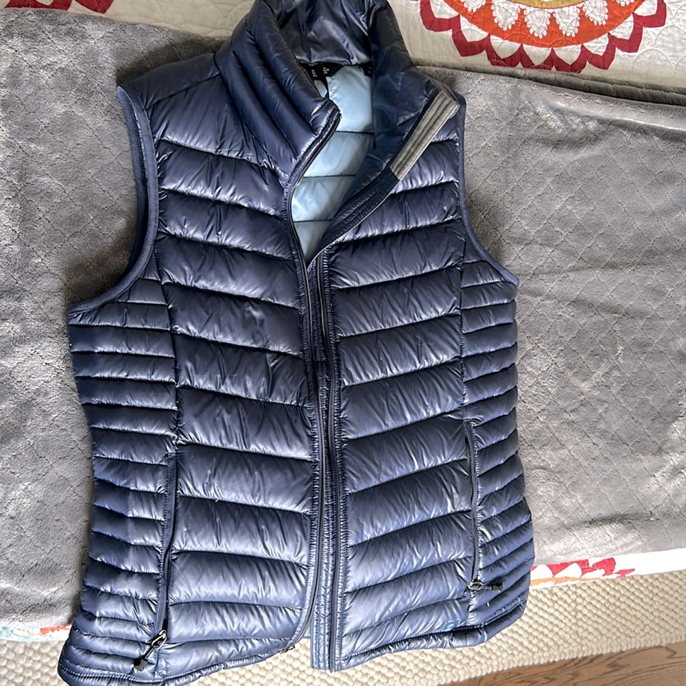 PRICE DROP! Women’s quilted puffer vest - excellent used condition